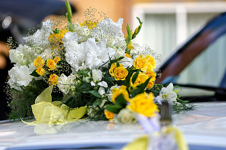 白色和黄色花朵 在婚礼花卉装饰新娘公司奢华花束蓝色风格婚姻玫瑰庆典图片