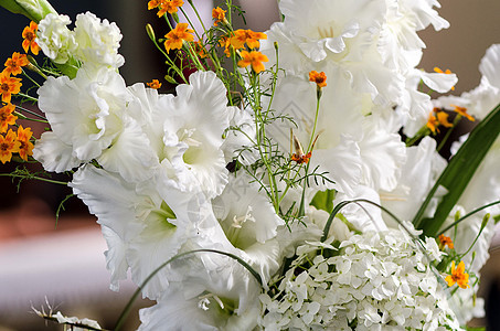 白色和黄色花朵 在婚礼花卉装饰奢华花束风格玫瑰公司蓝色庆典婚姻新娘图片