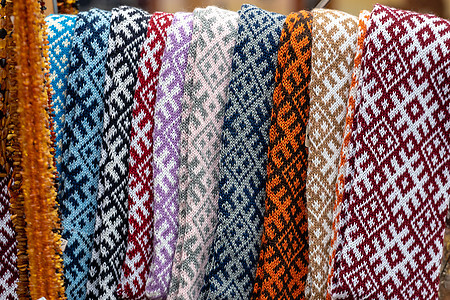 传统的拉脱维亚腰带是用纱线制成的腰带 珍贵的手工艺品 在拉脱维亚地区有多种不同的颜色 他们出现在庆祝活动和家庭场合 拉脱维亚语丝图片