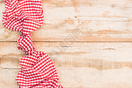 带有红布巾纸的精细厨房餐桌背景食物复古餐厅格子乡村材料木质折叠棉布食谱图片