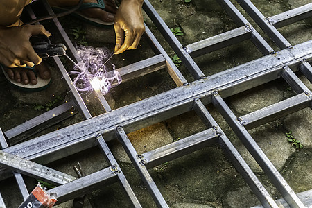 焊接钢铁结构的人的手工程制造业建造水平男士力量工业工人机器工具图片