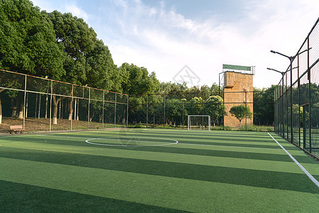 公共公园的足球场沥青竞技场校园栅栏土地竞赛绿色体育场娱乐公园背景图片