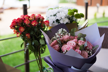 模糊的背景  玫瑰花的花束植物群花瓣婚礼周年运动礼物纪念日叶子生日植物图片