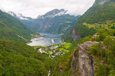 挪威Geiranger海港的全景旅游峡湾港口巡航渡船衬垫风景天线游客旅行图片