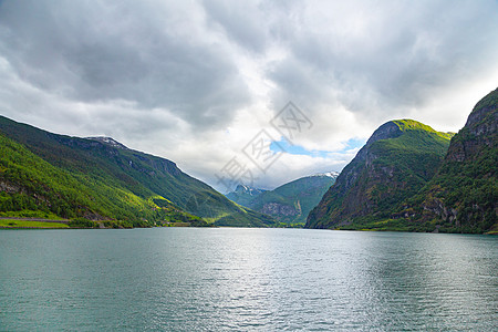 挪威的Fjord性质和旅行背景太阳房子日落渡船旅游农村村庄全景草地荒野图片