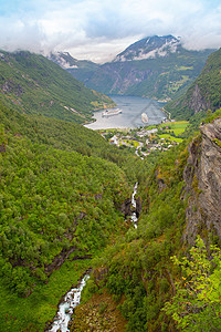 挪威Geiranger海港的全景旅游游客风景港口旅行巡航衬垫渡船峡湾天线图片