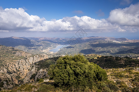 克里特岛的山丘 在晴朗的夏日场地场景晴天旅行天空地平线岩石农业山脉全景图片