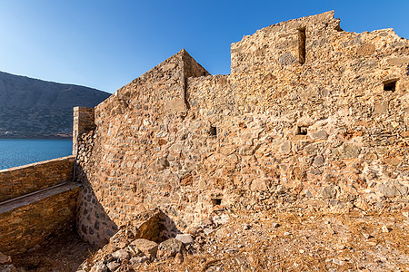 在阳光明媚的一天 斯宾隆加古老建筑和废墟历史麻风旅游纪念碑堡垒建筑学图片