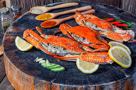 黑本底的蟹和香料草动物奢华草药柠檬贝类美食钓鱼龙虾蛤蜊螃蟹图片