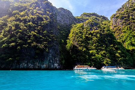 Phi Phi湾的卡斯特岩石和绿石海悬崖蓝色热带天空岩溶石灰石旅游海浪天堂假期图片