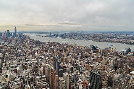 纽约市摩天大楼屋顶城市风景 天空和云彩场景日落摩天大楼商业正方形天际建筑景观公园建筑学图片