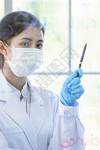 亚洲年轻女学生科学家有写作和研究i女性技术烧瓶生物学测试女士实验室化学品帽子生物图片