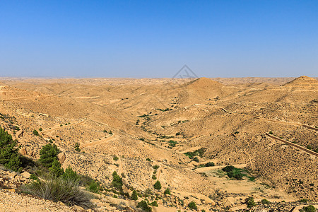 下午的撒哈拉沙漠之石场景 萨哈拉沙漠爬坡山脉乡村农村岩石蓝色旅行生态土地国家图片