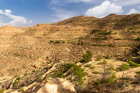 下午的撒哈拉沙漠之石场景 萨哈拉沙漠蓝色旅行农村危险峡谷阳光黄色天空乡村山脉图片