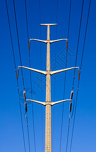 天空的混凝土电塔邮政传播绝缘子灰色活力电缆布线公用事业工业桅杆图片