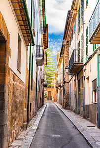 西班牙马洛卡州索勒的狭窄街道图片