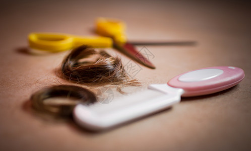 理发游戏工具剪刀黑发金发发型理发师工作粉色塑料头发图片