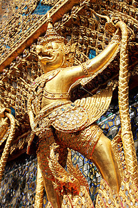 古鲁达金色在泰国用来装饰寺庙图片