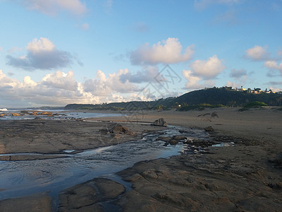 波多黎各伊莎贝拉的岩石 海滩和水潮池海洋多云海岸热带支撑图片