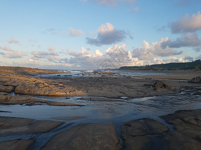 波多黎各伊莎贝拉的岩石 海滩和水热带多云海岸潮池支撑海洋图片
