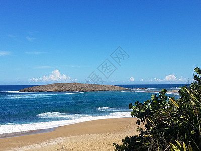 波多黎各伊莎贝拉海滩上沙滩上的海水和海浪支撑海洋岩石热带波浪海岸图片