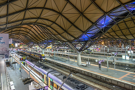 澳大利亚墨尔博恩州     2015年11月结构旅客时间通勤者车站交通工具火车地方街道旅行图片