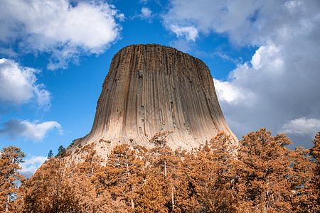 美国怀俄明州维约明市国家纪念碑砂岩沙漠森林蓝色地标天空悬崖旅行旅游绿色图片