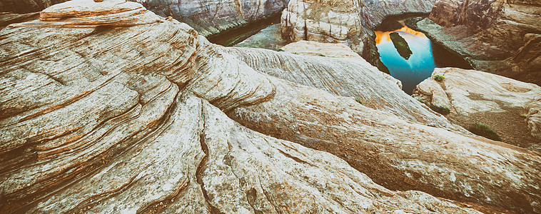 日落时马蹄本德岩石 美国佩奇山沟橙色砂岩假期风景旅行峡谷荒野运动侵蚀图片