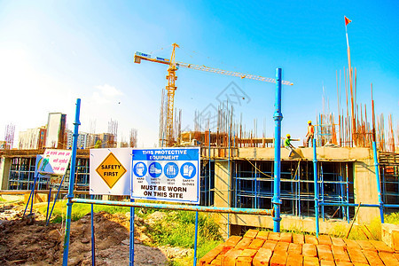 印度德里     2018年10月 明确看到在德尔希新建一栋建筑财产住房工作起重机项目工程房子住宅商业公寓图片