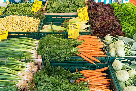 与新鲜蔬菜相配的市场图片