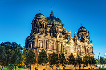 德国柏林的光照多姆文化历史国家旅行地标大教堂城堡城市主场蓝色图片