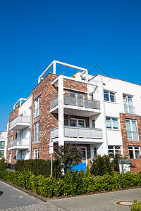德国现代家庭之家在德国灰色奢华投资天空晴天操场建筑财产高楼房地产图片