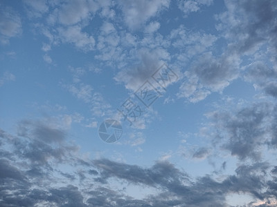 深蓝色的天空与云彩背景蓝色白色天气空白蓝天墙纸风暴图片