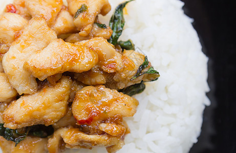 大米或泰国食品食谱一等鸡肉和圣巴西勒香味香料蚝油味道盘子酱油辣椒气味图片