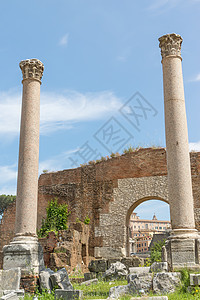 古代巴西利亚艾蜜莉亚在罗马论坛的废墟大教堂建筑历史性帝国蓝色石头寺庙遗产城市纪念碑图片