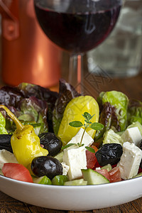 希腊沙拉洋葱玻璃食品木头黄瓜美食食物饮食盘子草药图片