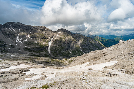 在奥地利沃拉尔贝格的莱克伦山上 飞速攀登孤独环境旅行顶峰首脑登山全景假期远足岩石图片
