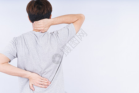 男性触摸急性颈部和白色背景下背痛图片