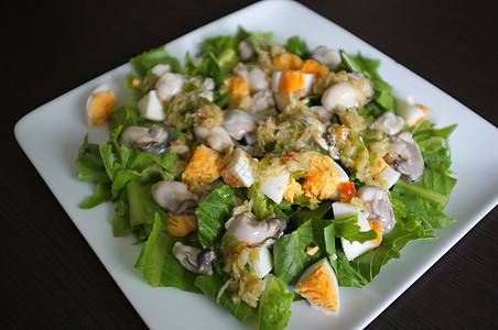 食用泰国餐厅的海鲜菜菜单 Thai药草盘子奢华桌子营养蔬菜沙拉饮食食物海鲜起动机图片