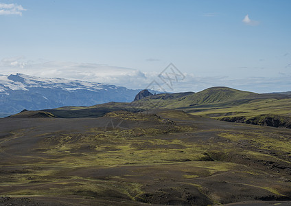 冰岛熔岩沙漠风景与冰川和独角兽山的景观 冰岛Fjellabak自然保护区;夏季蓝天 云层图片