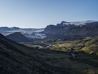 冰岛风景与冰川舌 河和青山 Fjallabak 自然保护区 冰岛 夏天的蓝天远足火山舌头碎石冰盖冒险踪迹自然旅游冰舌图片