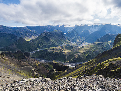 高地和大草原的景观 绿苔覆盖着岩石和山丘 弯曲河流峡谷 冰岛远足小径溪流爬坡冒险火山河床旅行踪迹自然保护区旅游公园图片