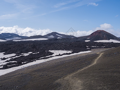 远足小径的红色和黑色火山冰岛景观与冰川火山熔岩场 雪和 magni 和 mudi 山 由 2010 年影响整个欧洲空中交通的喷发图片