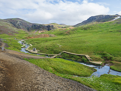 雷克贾达卢尔河谷热河流中的天然地热浴 有木制徒步道和更衣室 冰岛南部靠近哈韦拉格迪市远足游泳溪流踪迹黄金公园旅行旅游蒸汽游客图片