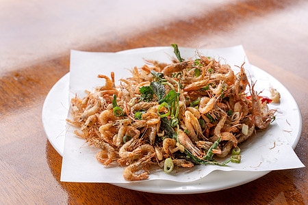 虾虾虾 大型虾Niponense街道沼虾午餐美味木头海鲜盐渍桌子盘子美食图片