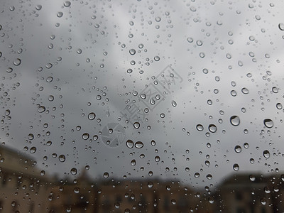 水滴在窗户上街道雨滴环境洪水液体气候城市雷雨反射玻璃图片
