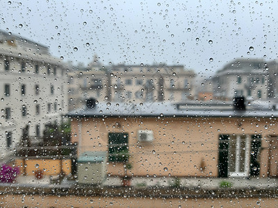 水滴在窗户上洪水风暴气候城市雷雨液体街道雨滴下雨墙纸图片