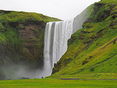 冰岛美丽的Skogafos瀑布     长期接触融化图片