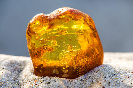 在波罗的海的海滩上安珀康复宏观材料果汁首饰岩石地质学水晶橙子矿物背景图片