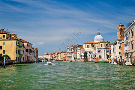 意大利威尼斯大运河上的船和歌多拉斯图片